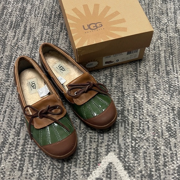 Ugg Ashdale shoes - Picture 2 of 5